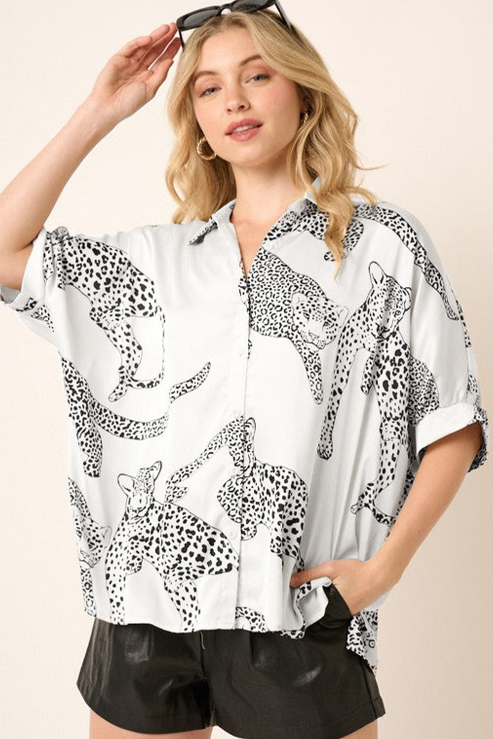 Chemise beige à manches mi-longues boutonnée à imprimé guépard-A WOMAN WE LOVE