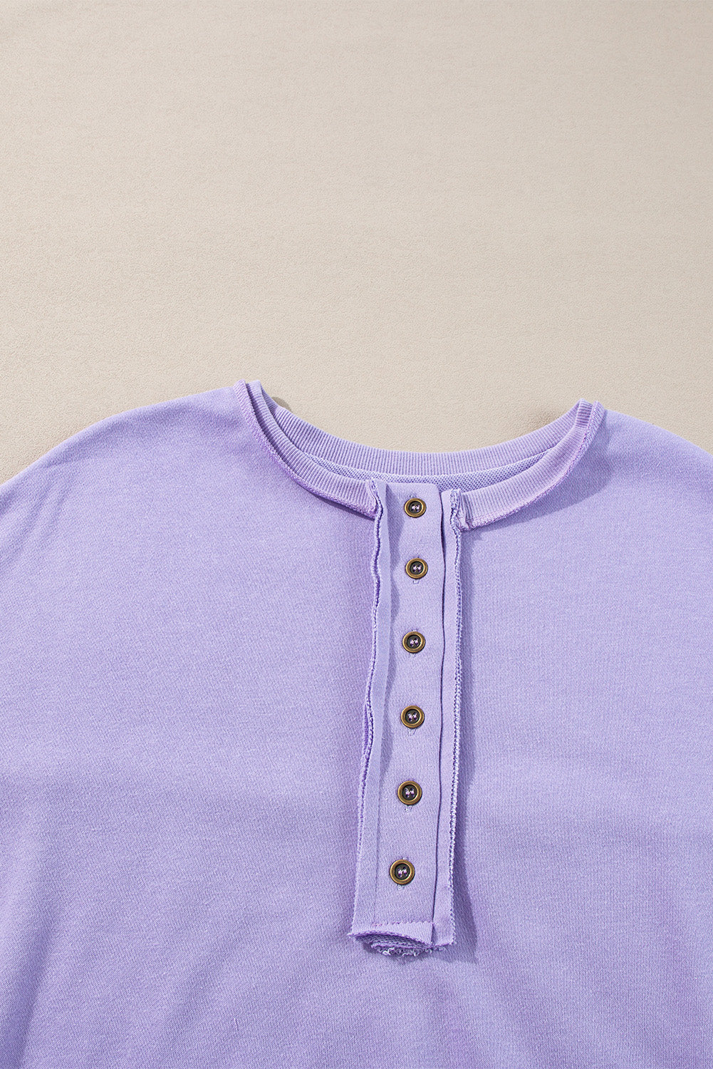 Sudadera Henley Lilas Henley con Paillettes y High and Bas