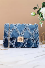 Petit sac d’épaule bleu effet denim matelassé à chaîne métallique