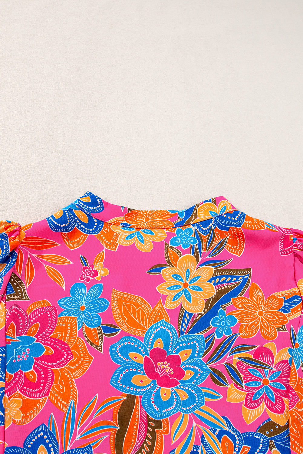Blouse à col en V et manches bouffantes *-A WOMAN WE LOVE