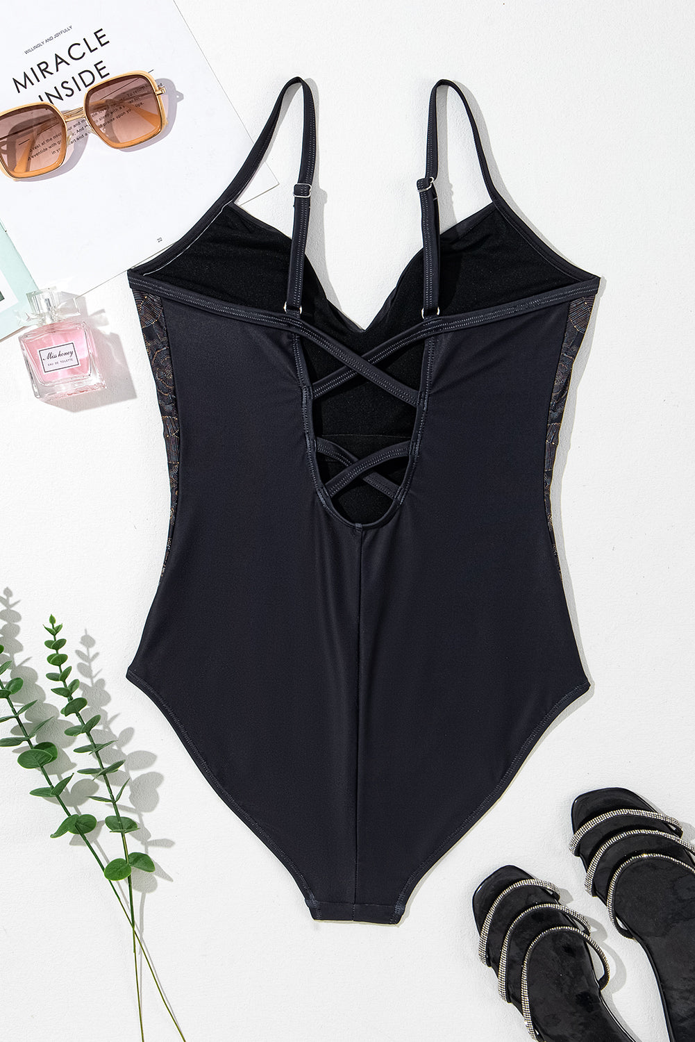Traje de baño negro con correas delgadas *