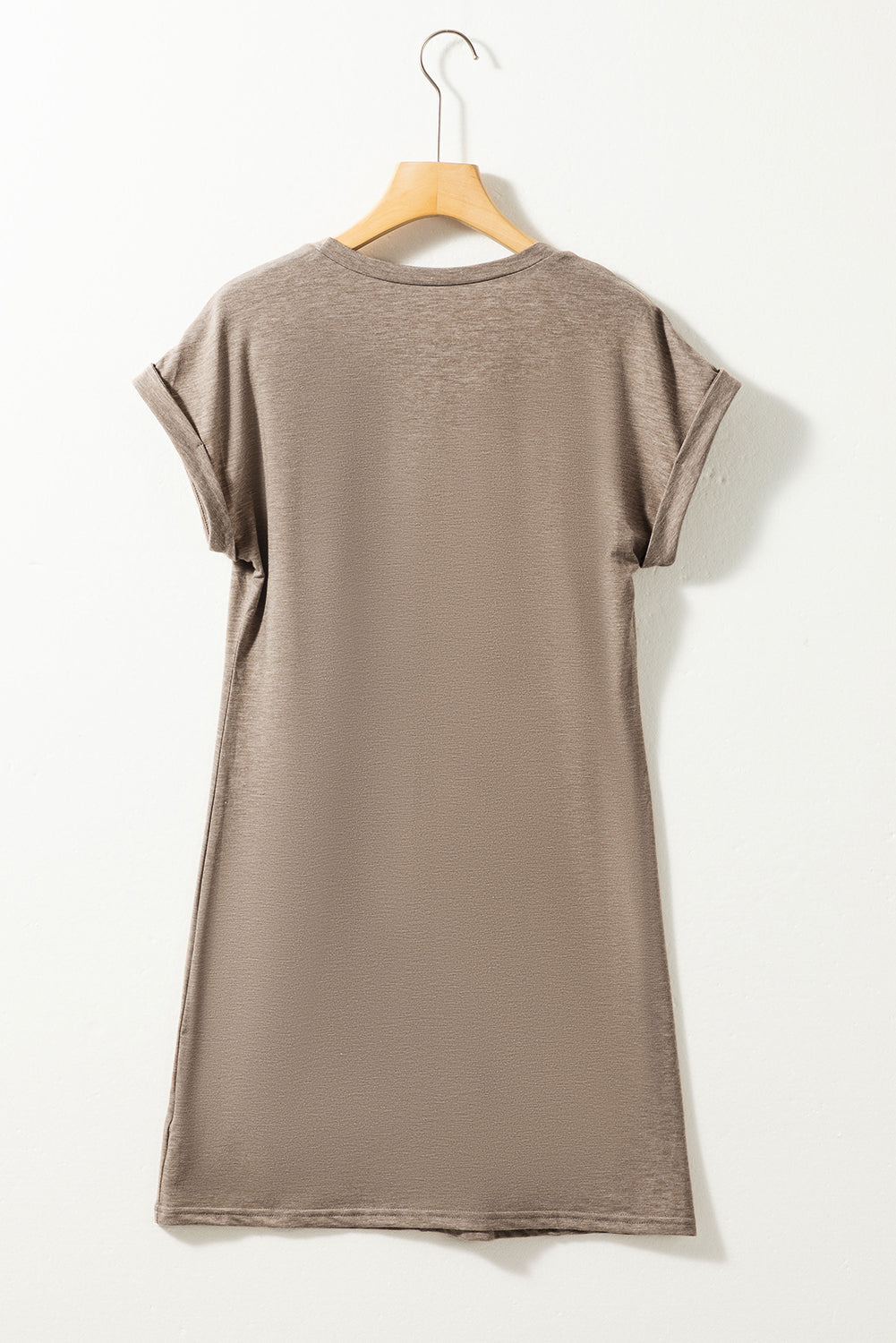 Robe t-shirt beige clair avec couture centrale et poignets roulés