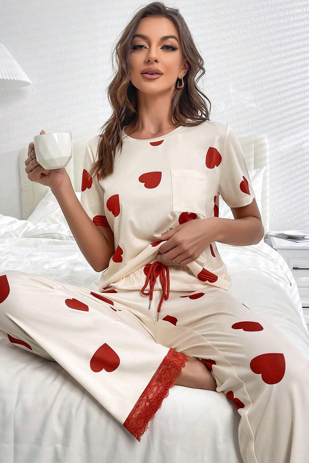 Weiße Valentines Herzdruck Spitze Saum Tee Hosen Pyjama Set