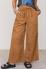 Pantalon large camel en velours côtelé à boutons en bois