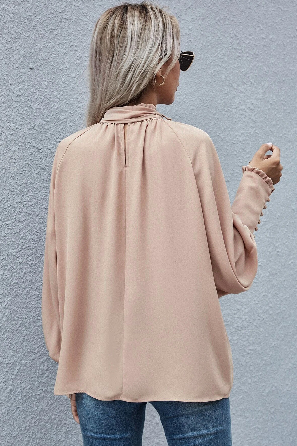 Blouse kaki à volants et nouée-A WOMAN WE LOVE
