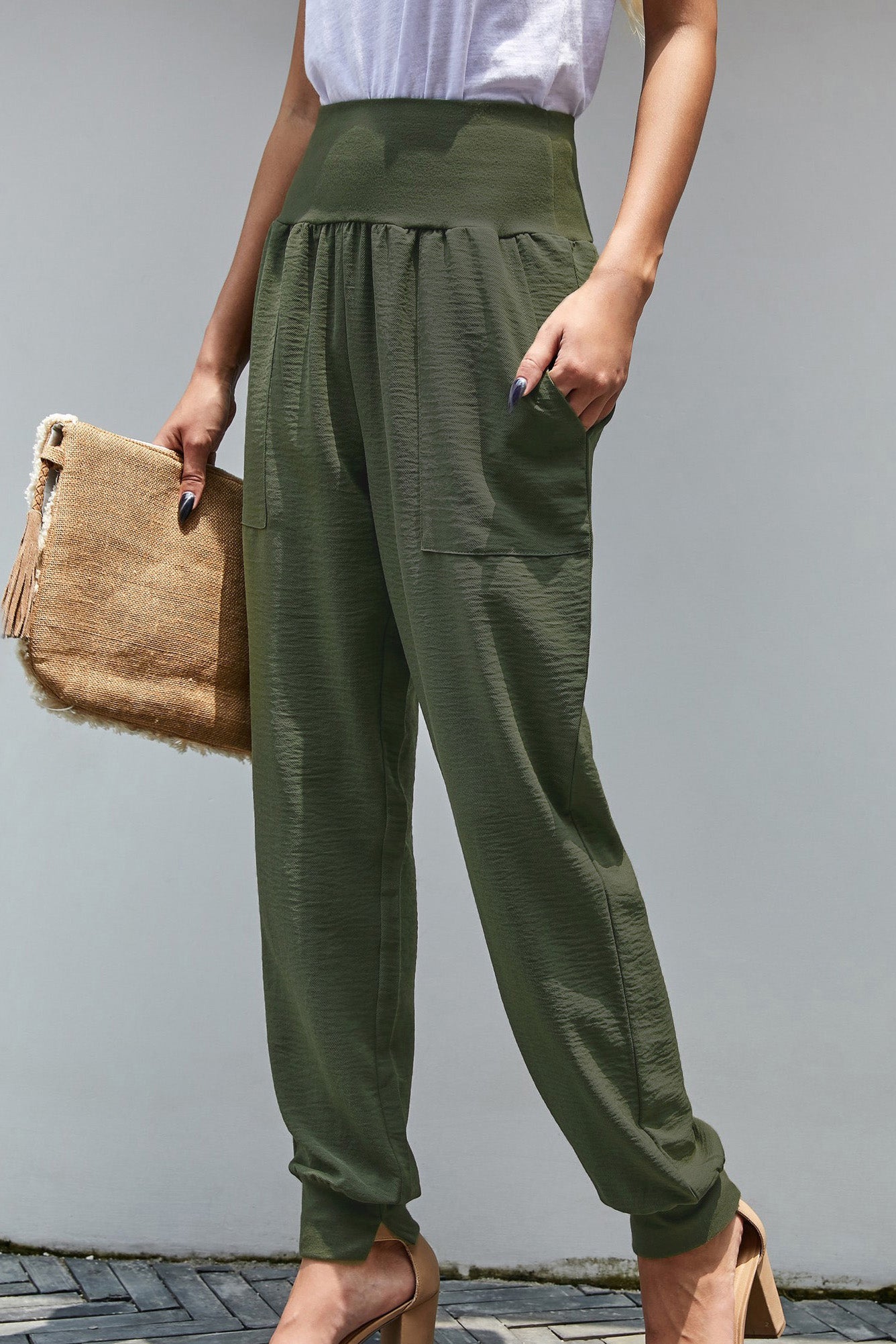 Green casual jogging pants with pockets