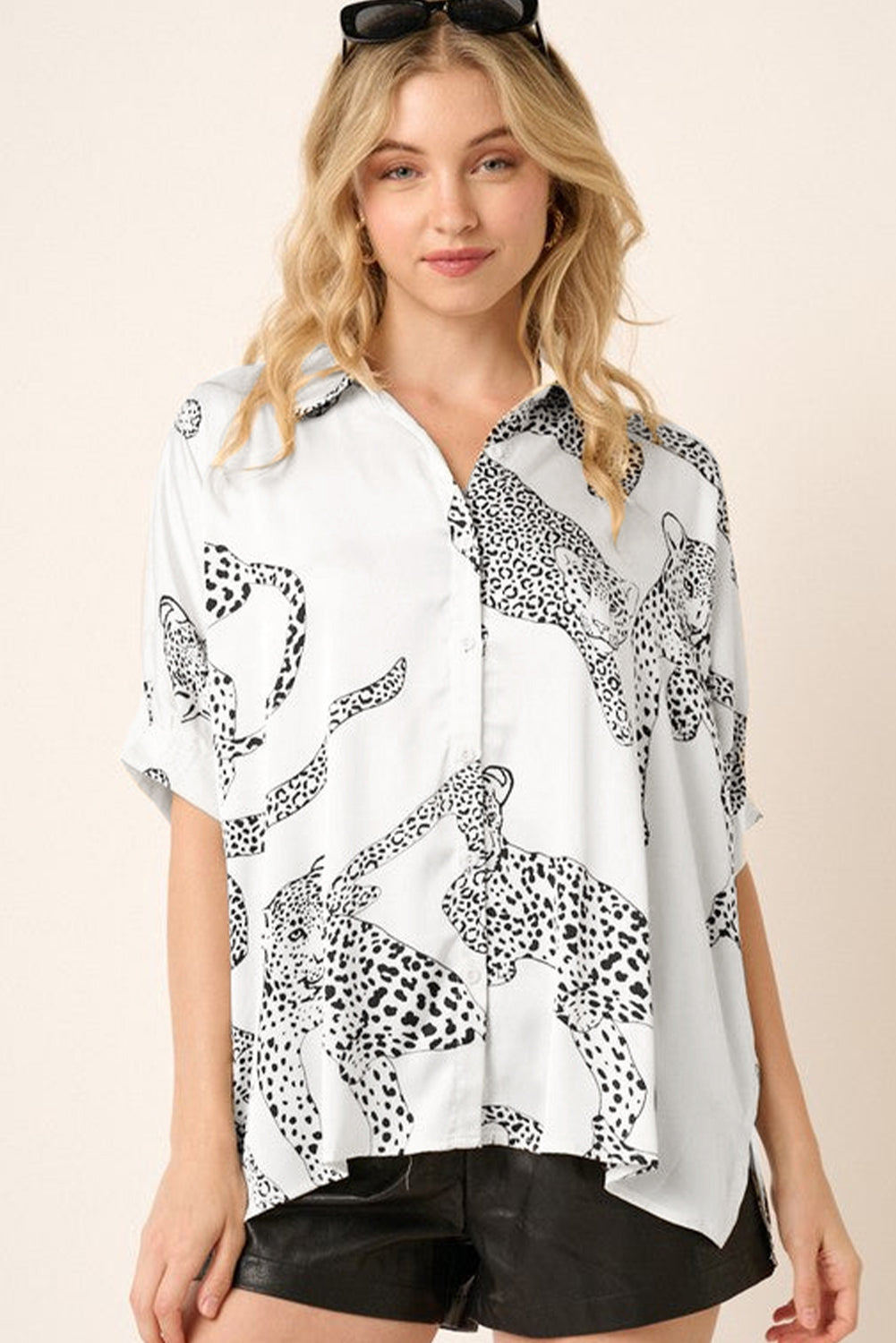 Chemise beige à manches mi-longues boutonnée à imprimé guépard-A WOMAN WE LOVE