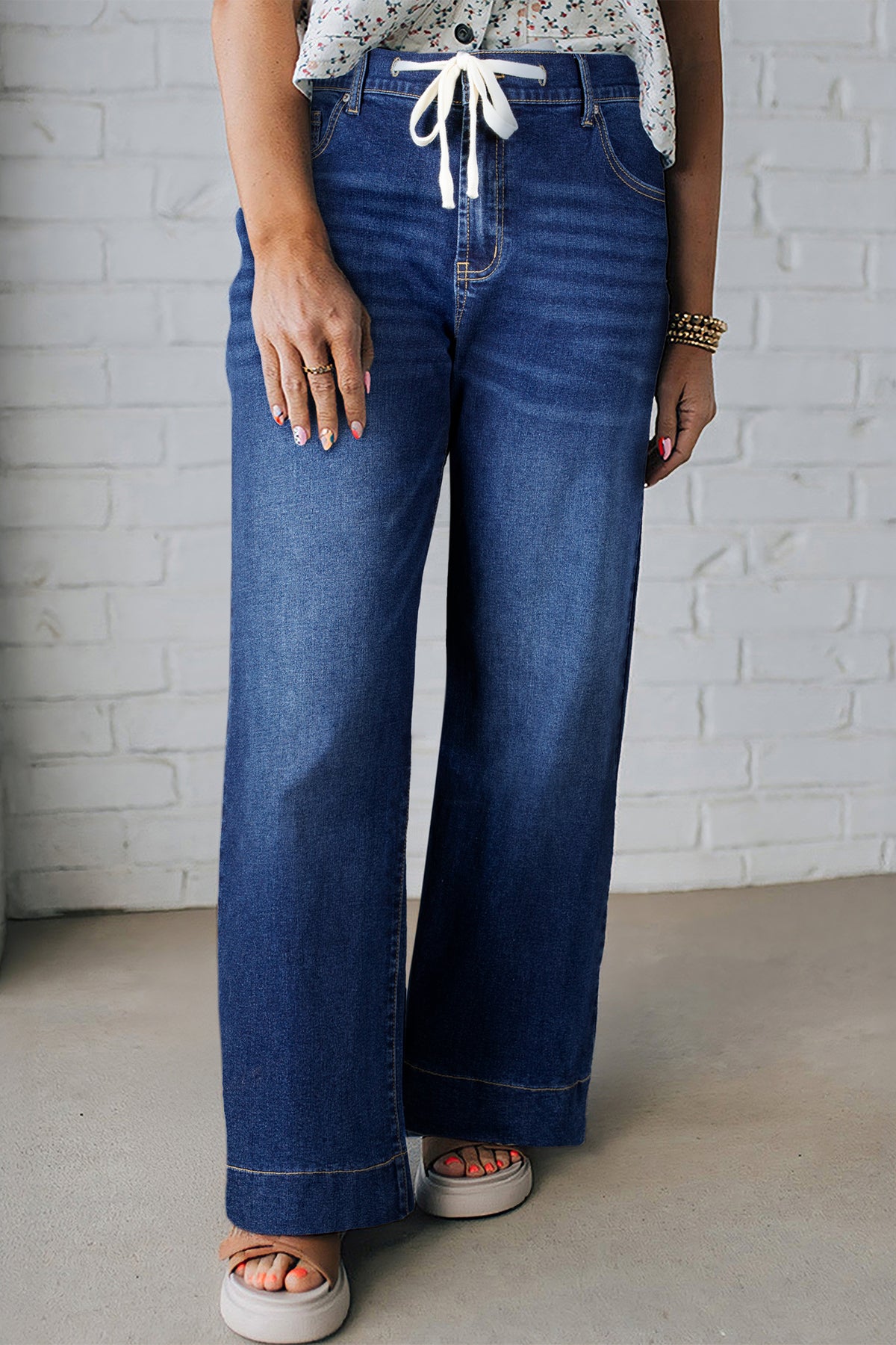 Jean grande taille bleu délavé à laçage contrasté