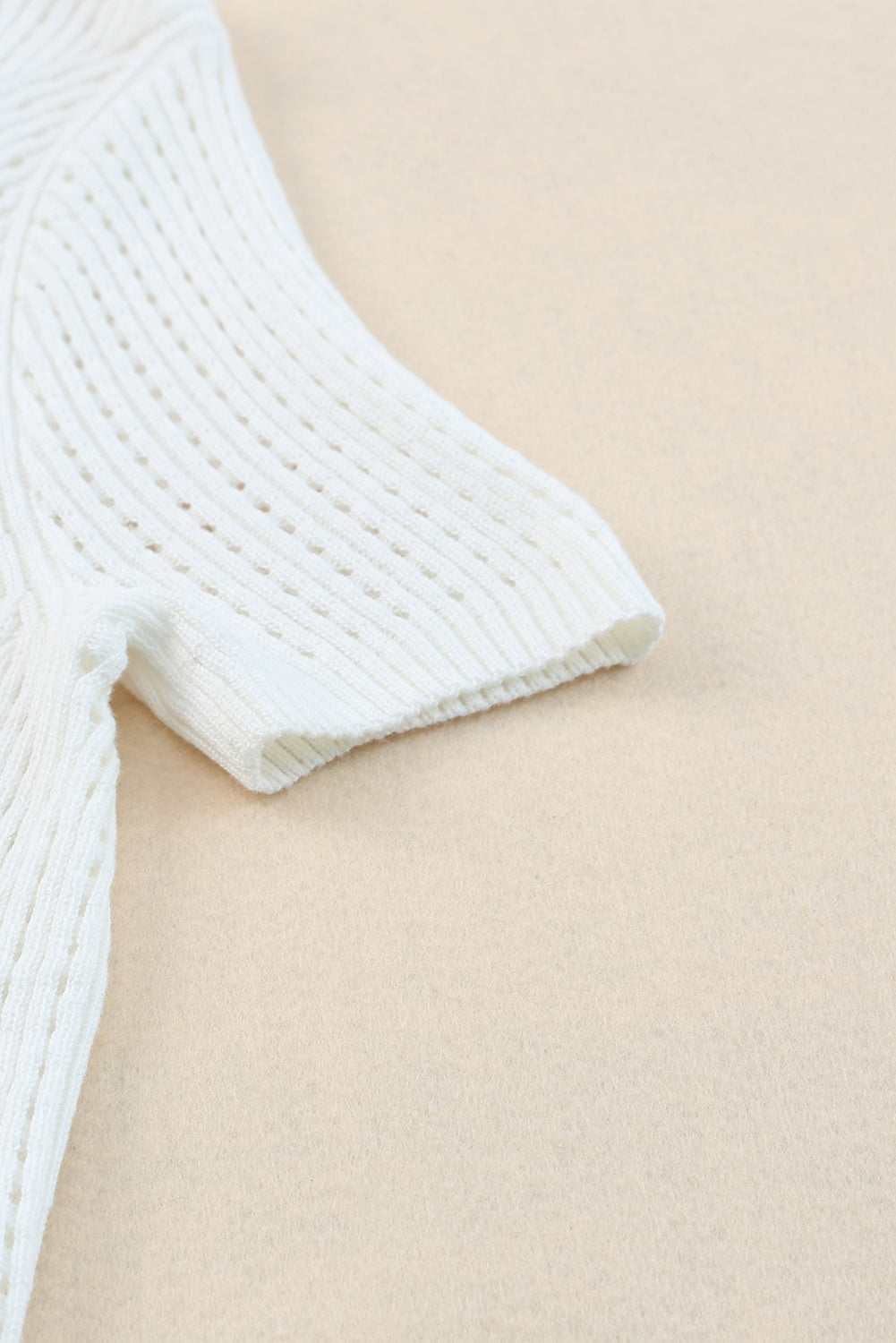 White T-shirt knitted with short and openwork sleeves