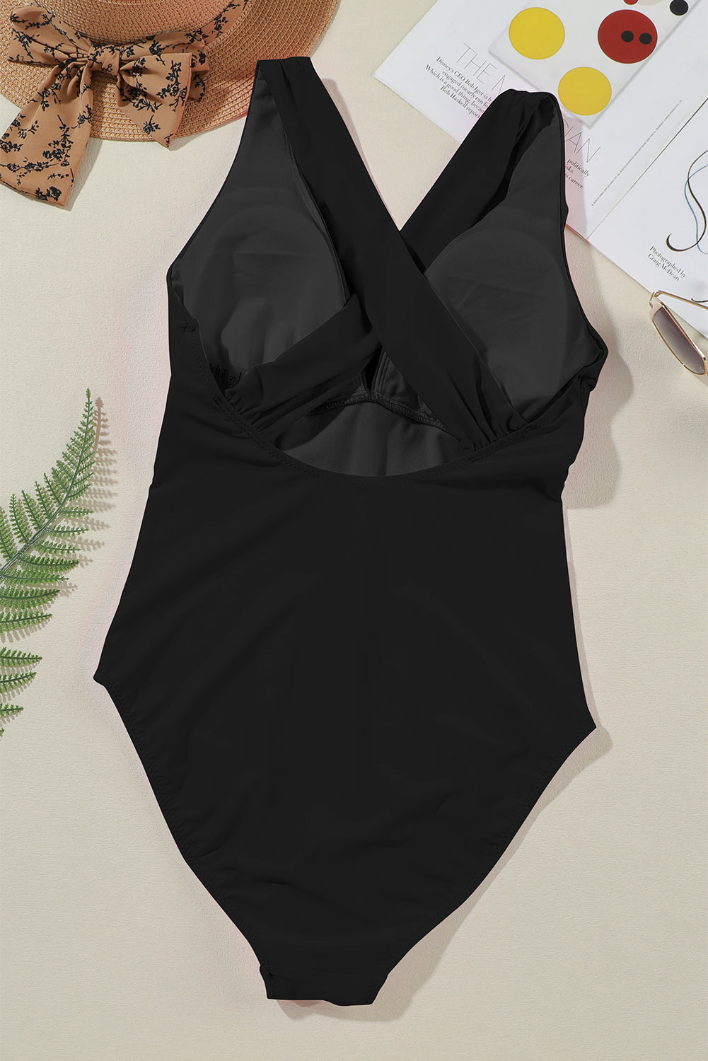 Monokini noir à col en V profond croisé dos nu froncé coupe haute