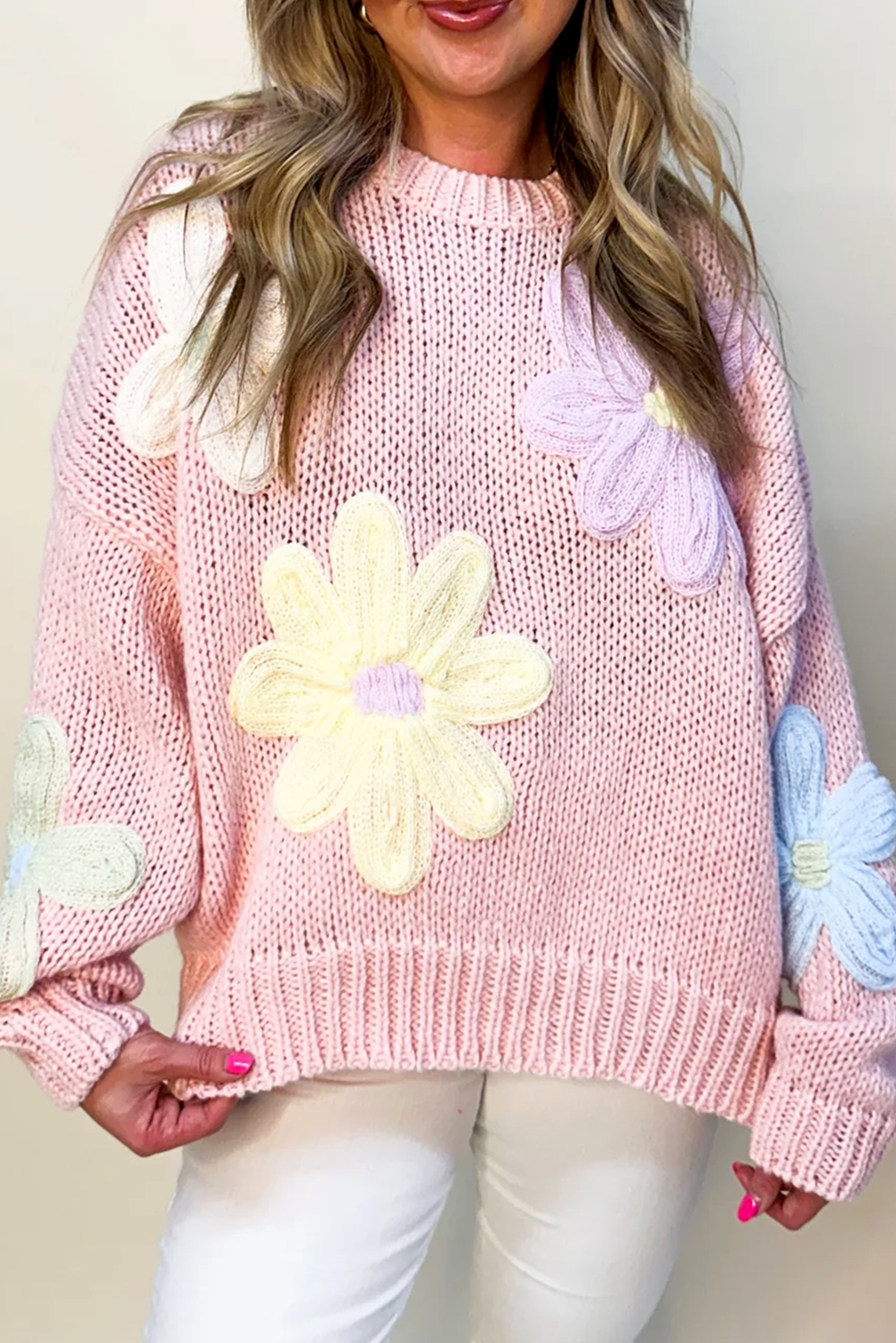 Pétales roses et fils Pull floral brodé