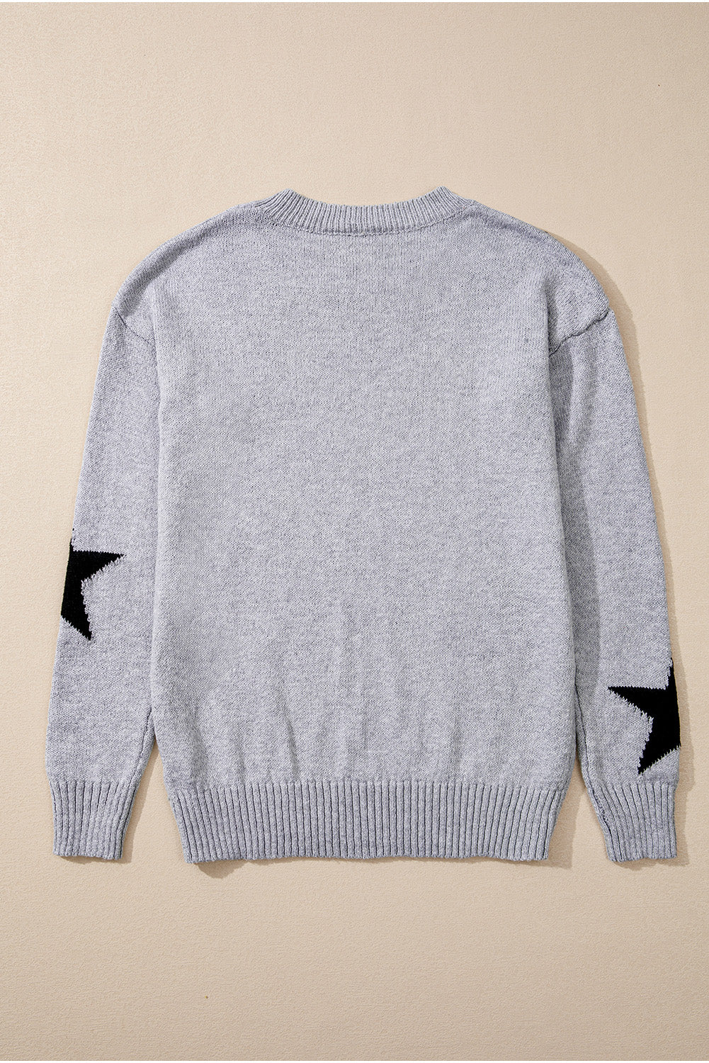 Pull gris à épaules tombantes et motif étoiles