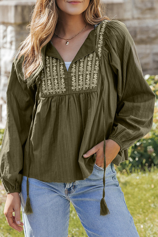 Ample pleated blouse with split and green spokes