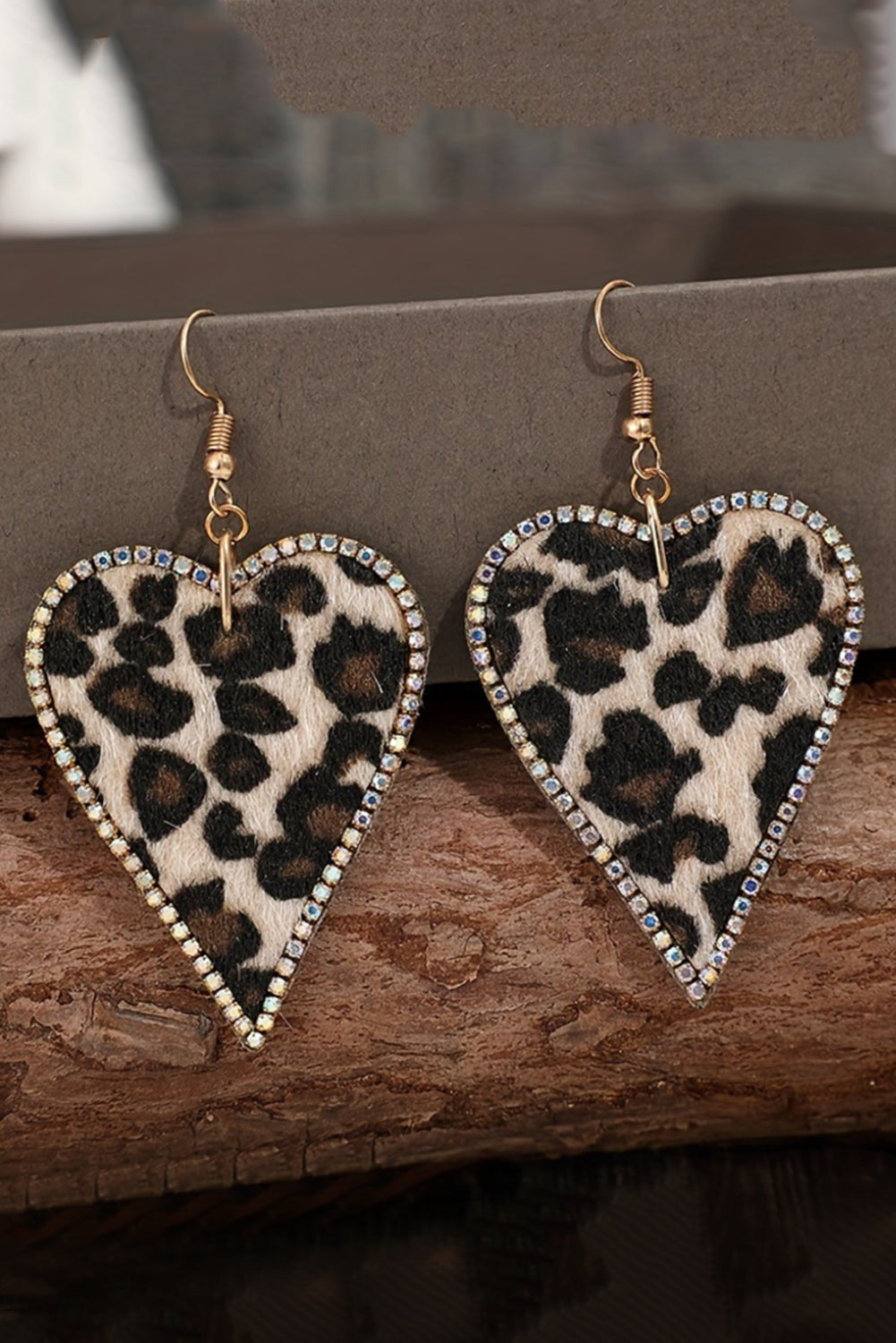 Boucles d'oreilles en forme de coeur à imprimé léopard avec bord en strass multicolore