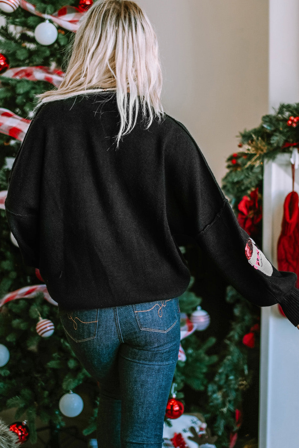 Pull noir à paillettes avec manches évêque du Père Noël