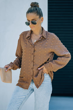 Long -sleeved brown polka dot shirt