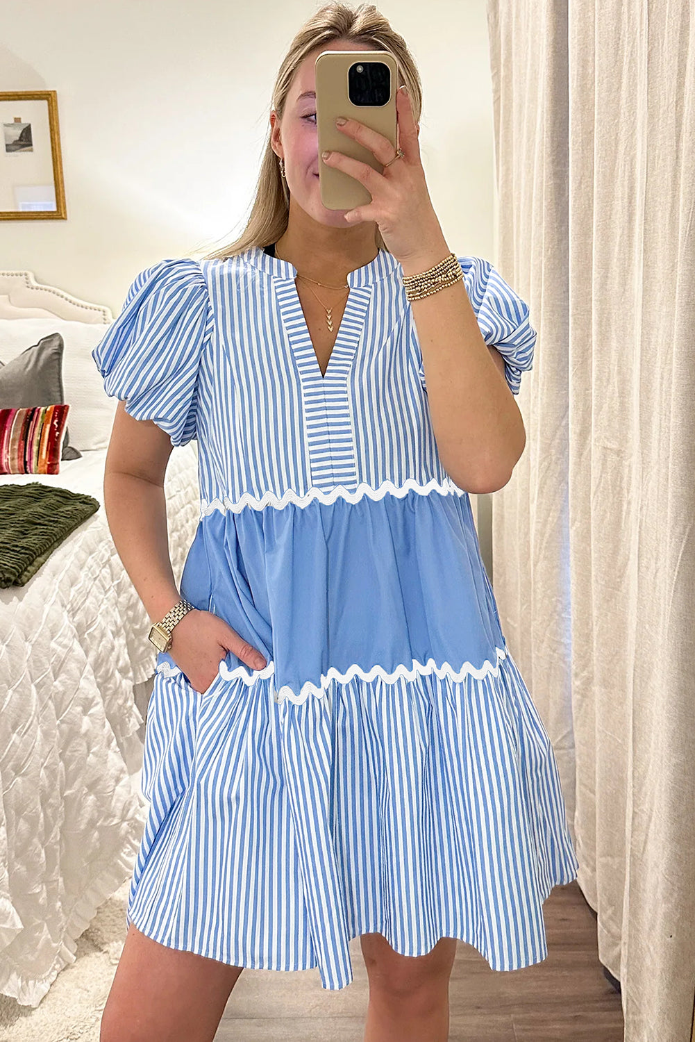 Himmelblauer Ric Rac Striped Bubble Sleev gegen Nackenkleid