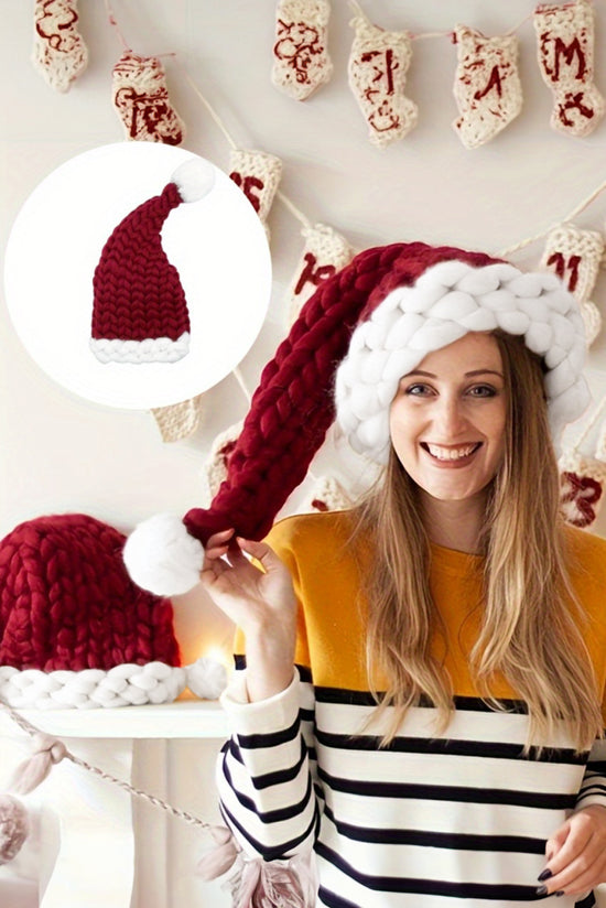 Chapeau de Noël tricoté épais avec blocs de couleurs Dahlia rouge et décor de pompons-A WOMAN WE LOVE