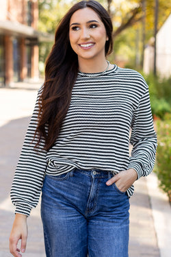 Black striped top and round neck *