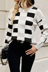 Black sweater with ribbed tiles and edges *