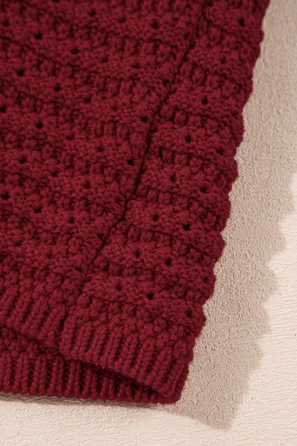 Gilet pull coupe slim à col en V en tricot torsadé bordeaux pointelle