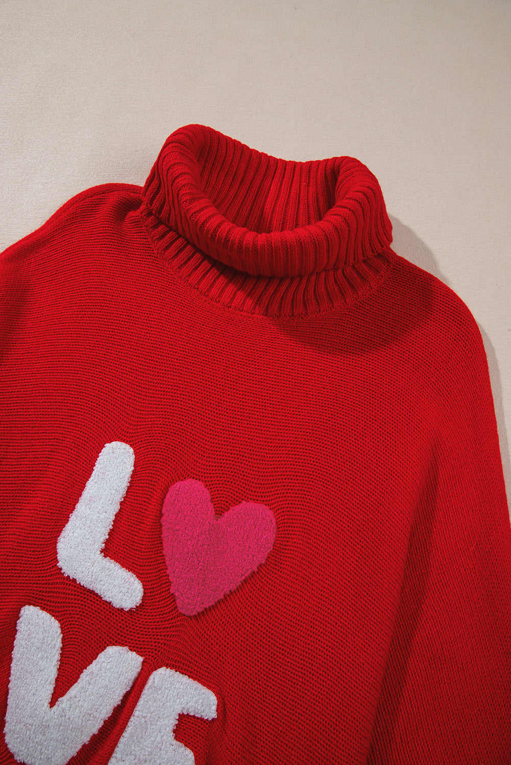 Pull col montant brodé Racing Red Valentine LOVE Letter