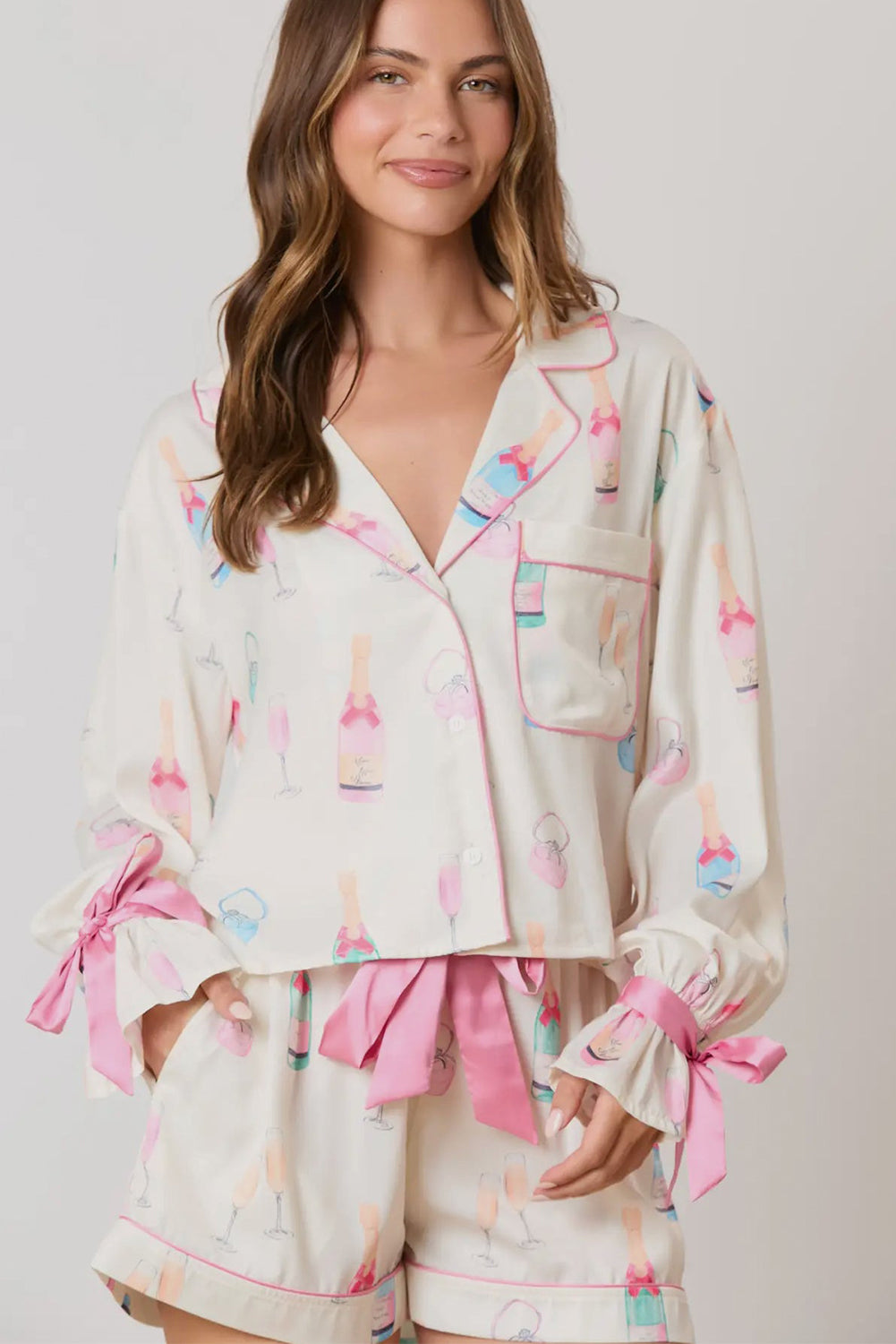 Ensemble pyjama deux pièces blanc à imprimé verre à vin et nœud papillon de Noël-A WOMAN WE LOVE