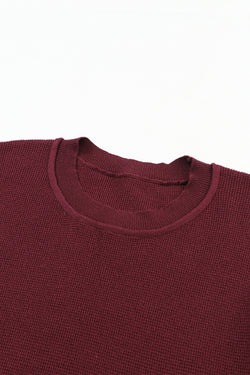 Pull en tricot uni à manches rayées rouge