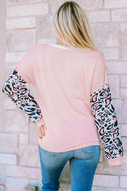 Alto en mosaicos en relieve con mangas de leopardo rosa