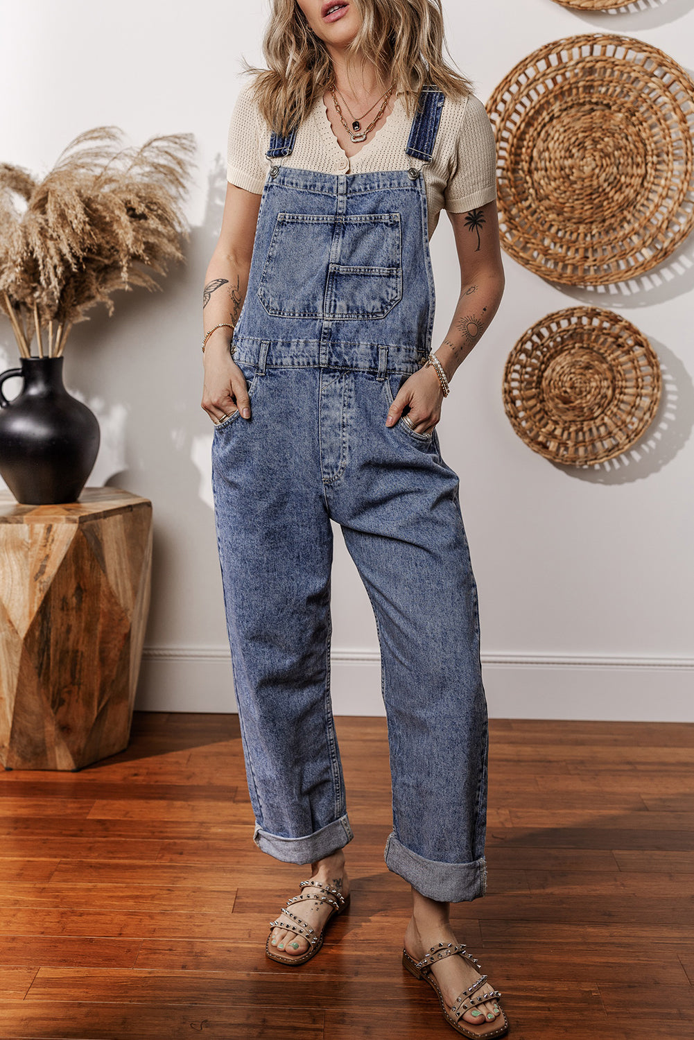 Combinaison en denim bleu voile à jambe droite avec poches-A WOMAN WE LOVE