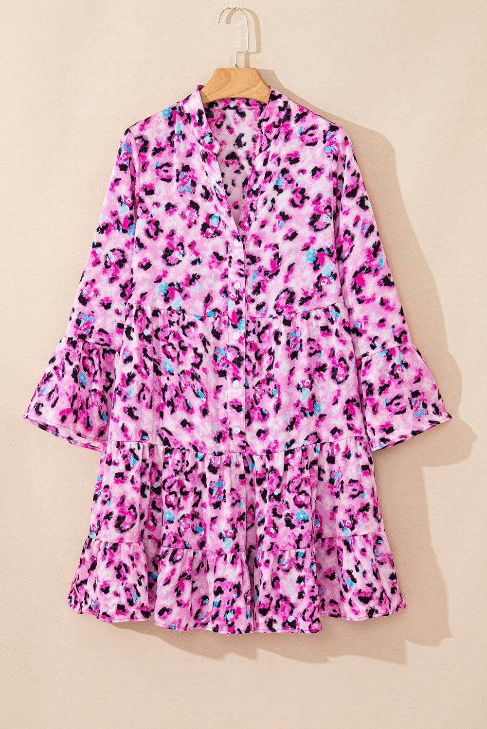 Robe boutonnée sur le devant à imprimé léopard rose *