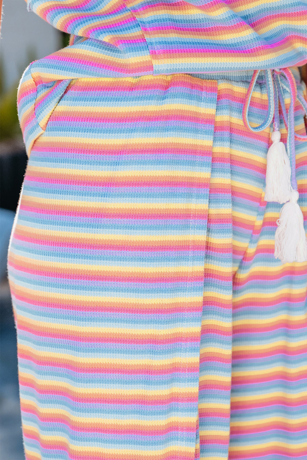 Stripe rayo arcoiris tee camada con borde de pantalones de pierna ancha set