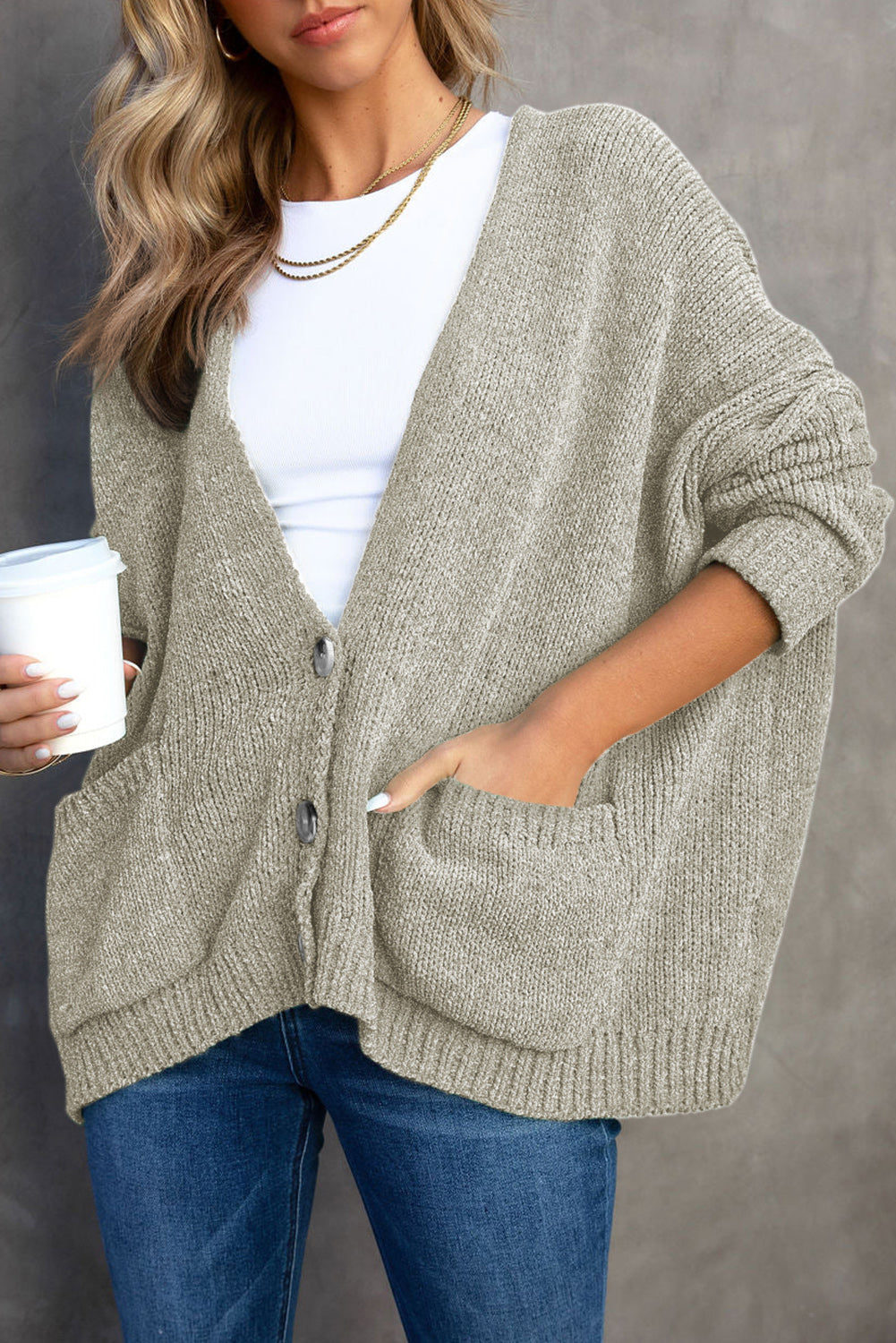 Graue Knöpfe vorne steckte Pullover -Strickjacke