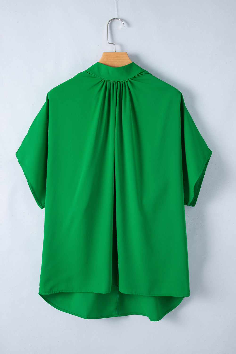 Blusa manica a pipistrello a split mock solido verde brillante