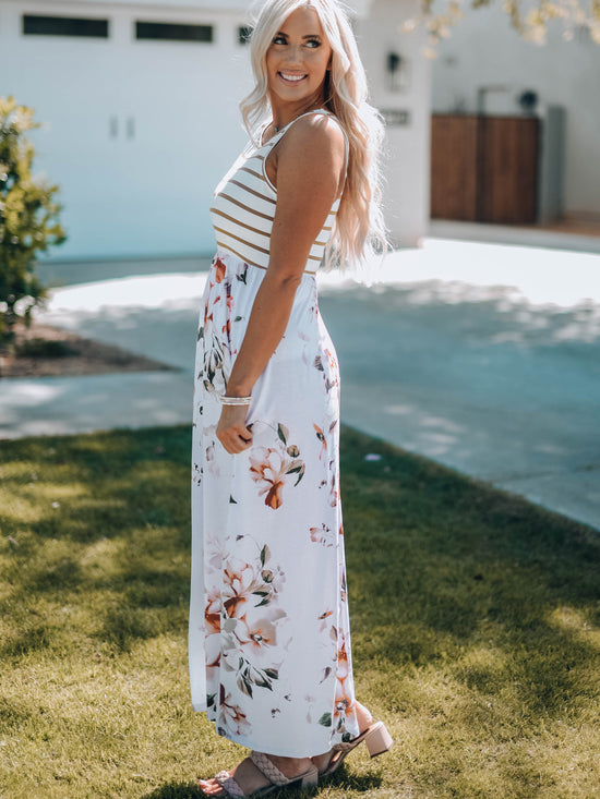 Long white dress without sleeve with floral print and stripes with pocket