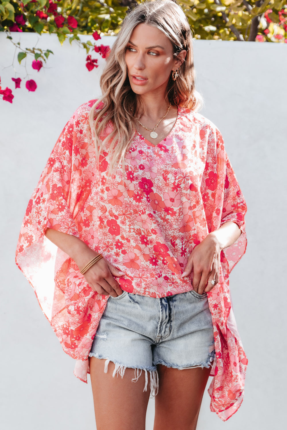 Chemisier style kimono rose à col en V et motif floral bohème