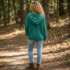 Pull vert d’eau à capuche et maille torsadée