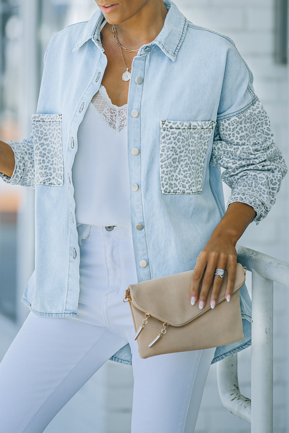 Veste en jean léopard à contraste bleu ciel