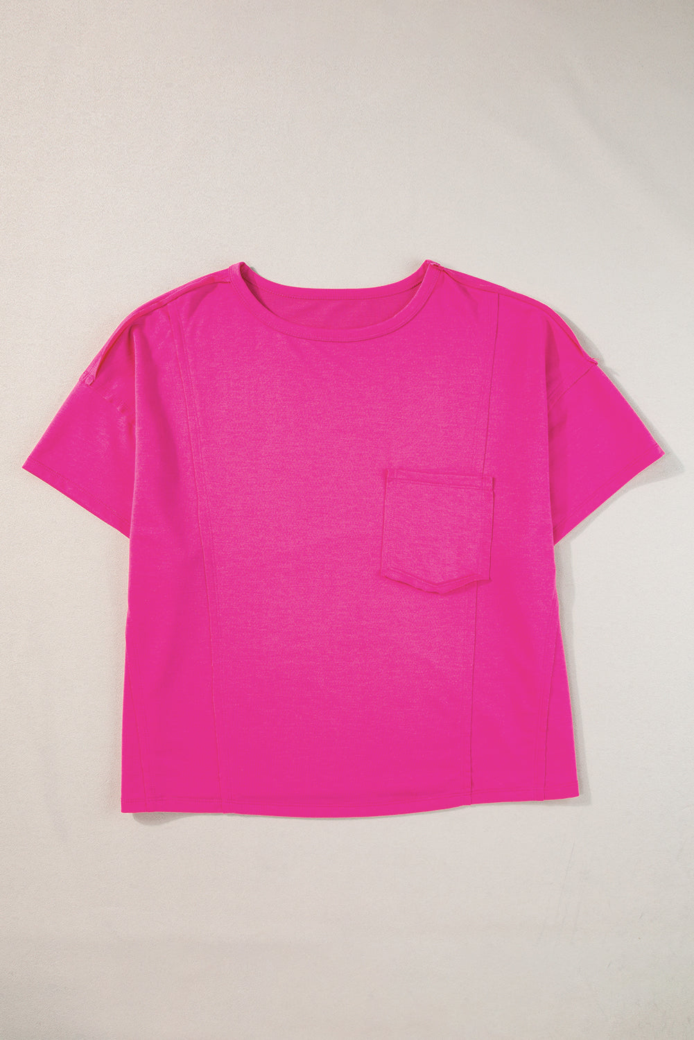 Camiseta de gran tamaño en rosa brillante con bolsillo chapado y costuras aparentes