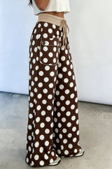 Pantalon large à pois, cordon et poches à détails boutonnés