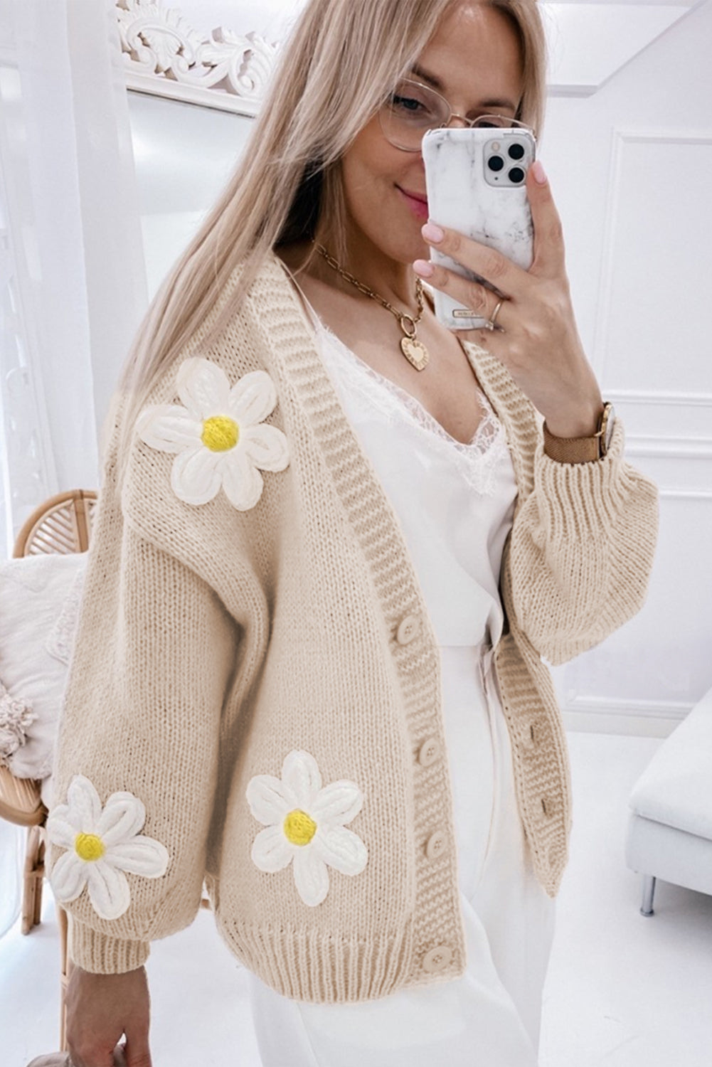 Cardigan élégant boutonné sur le devant avec décoration florale parchemin-A WOMAN WE LOVE