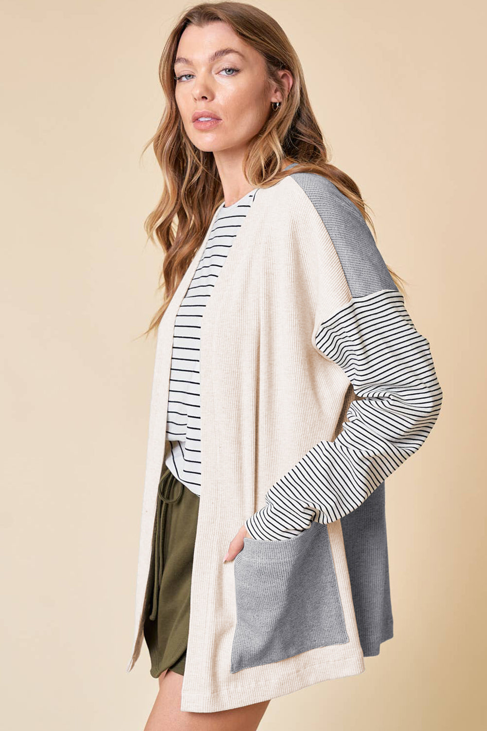 Cardigan ouvert sur le devant en patchwork à rayures noires avec poche-A WOMAN WE LOVE