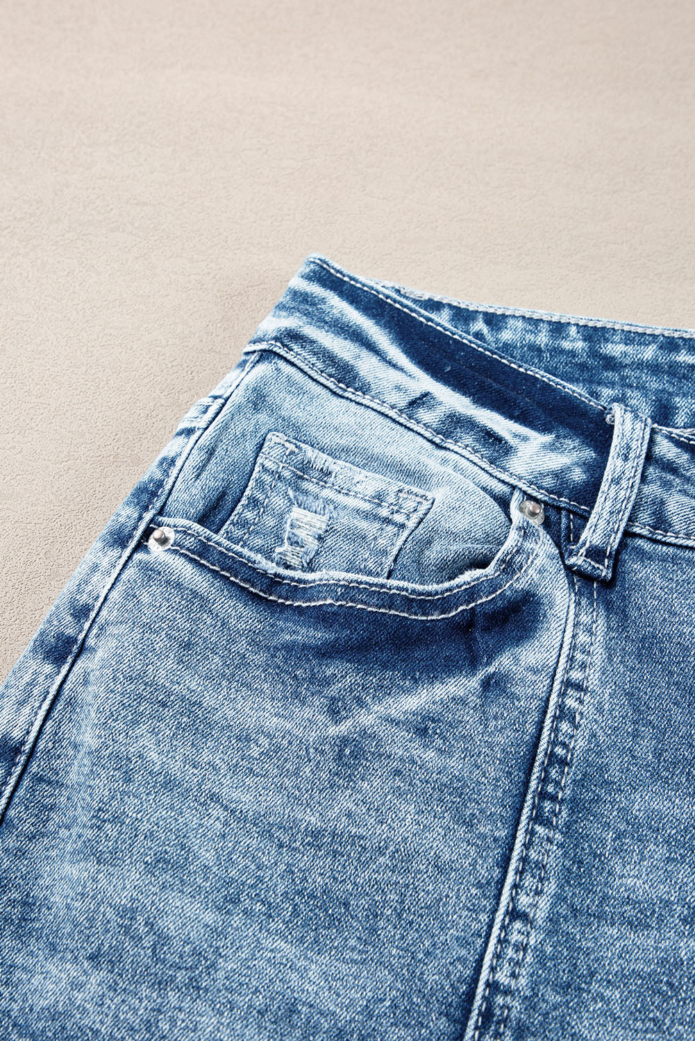 Large leg high -top waist with wide leg and central seam