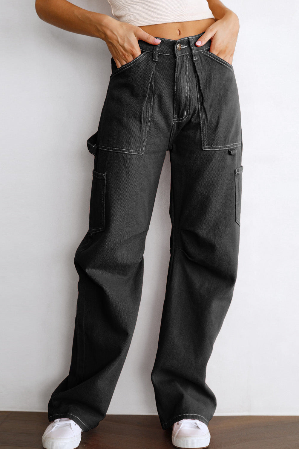 Pantalon de cargaison de jambe droite à taille droite noire avec poches