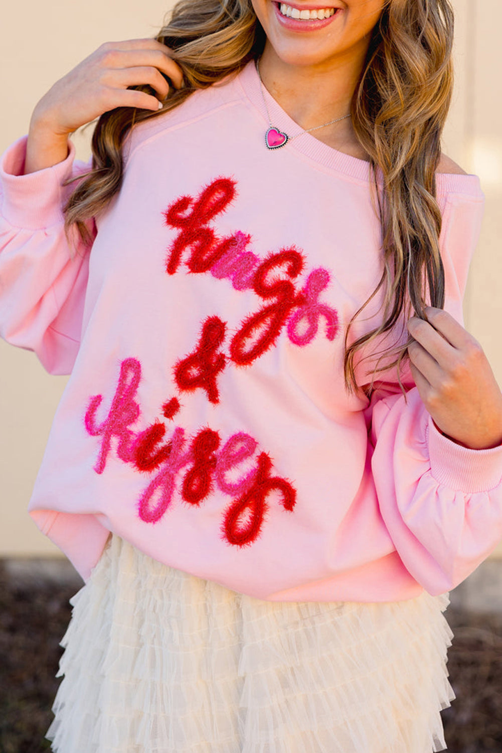 Sweat-shirt rose à manches raglan brodées Hugs and Kisses Pop Up