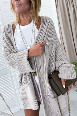 Cardigan gris surdimensionné à manches repliées et ouvert sur le devant