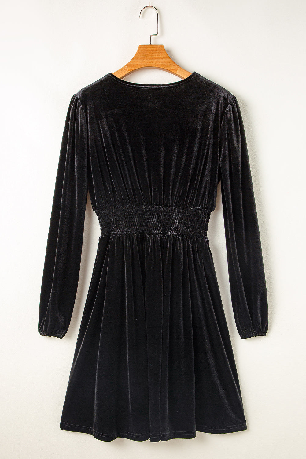 Mini-robe taille haute surplis en velours noir *