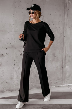 Ensemble pull uni noir et pantalon décontracté cousu