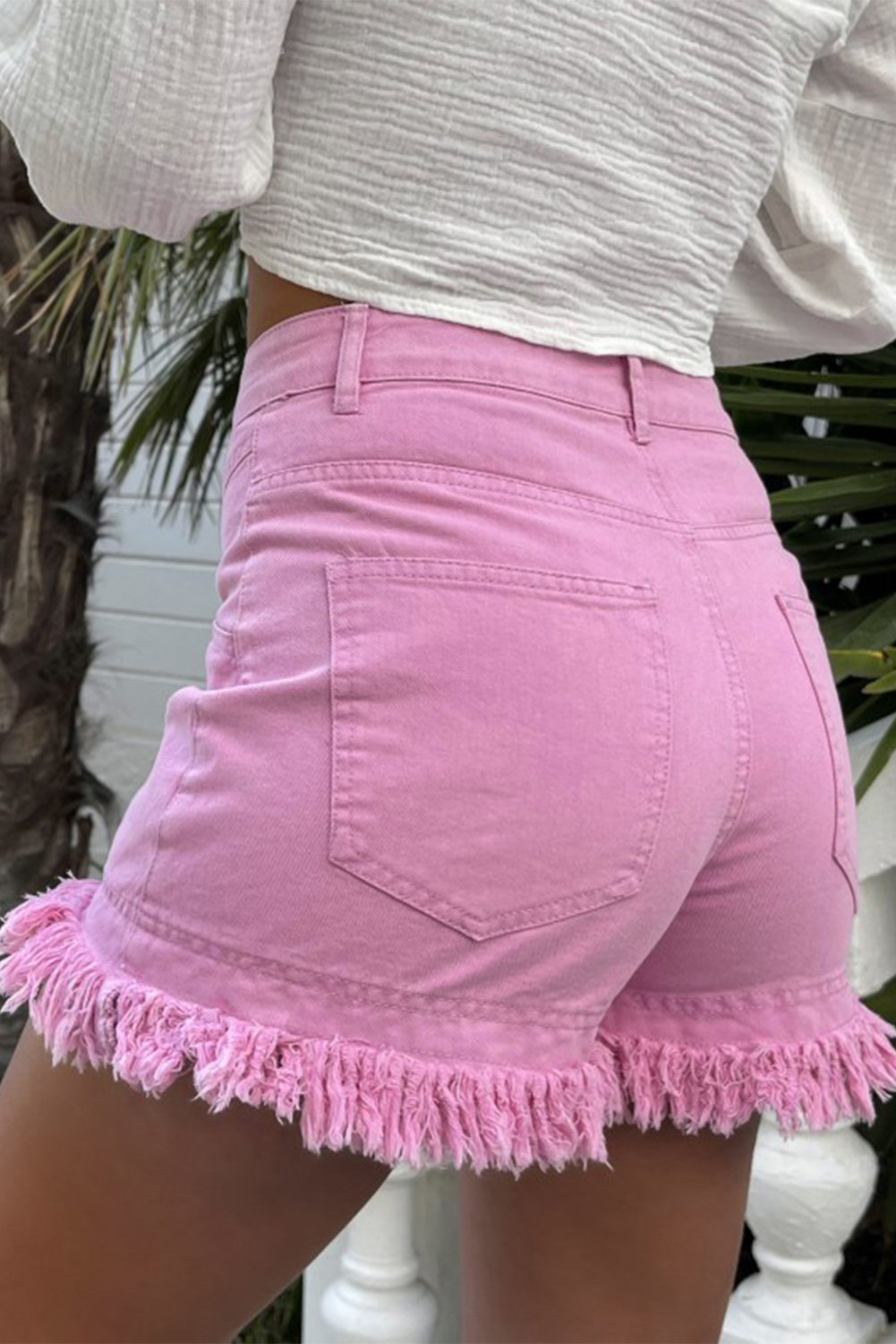 Short en jean rose taille moyenne à bords effilochés