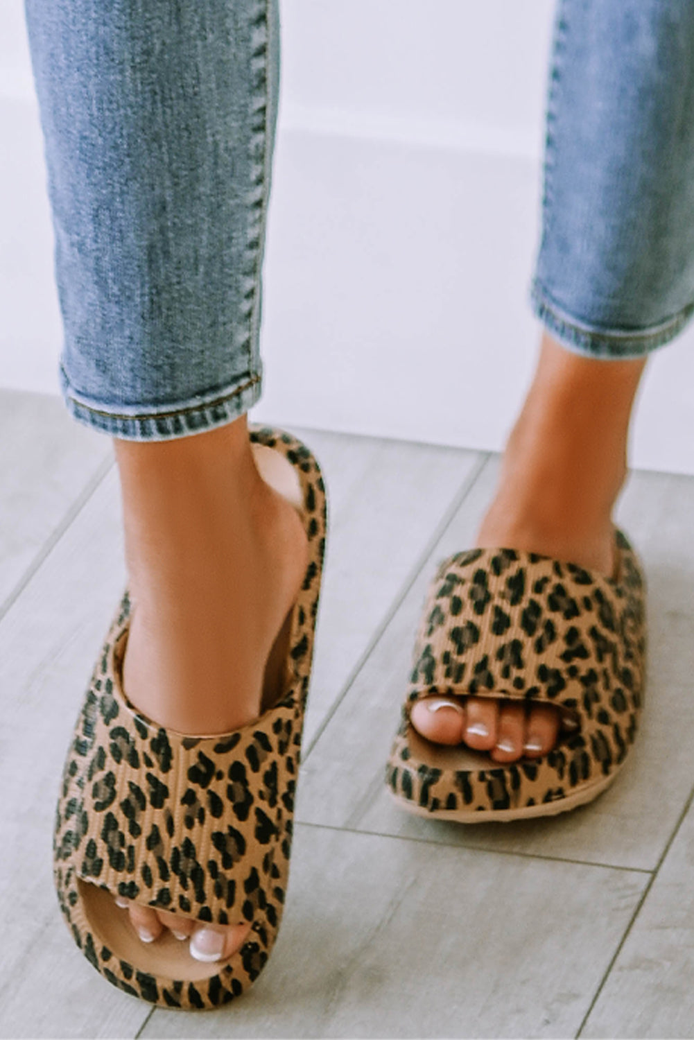 Leopardo Impresión espesa Slip en zapatillas